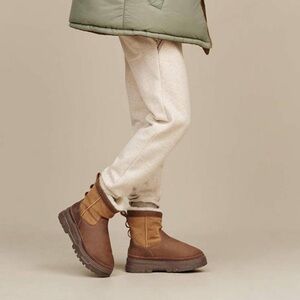 UGG Brown Heritage Pull-On Trailgazer Boots  men size 9 gently used